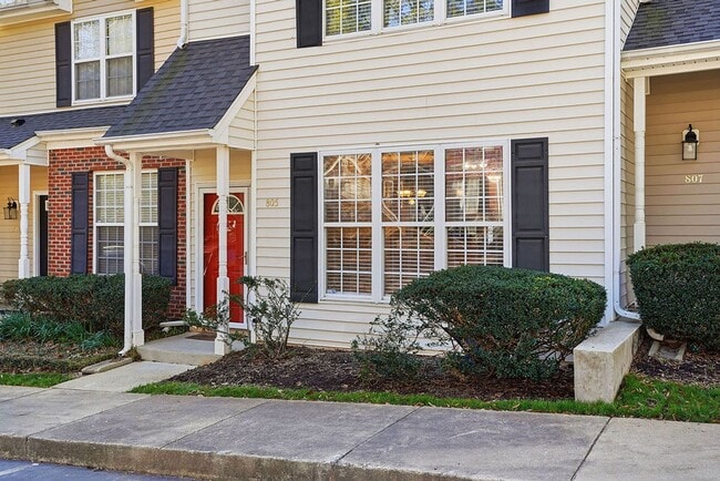 Photo - AVAILABLE NOW – Beautiful 3 Bed / 2.5 Bath Townhome in Prime North Raleigh Location