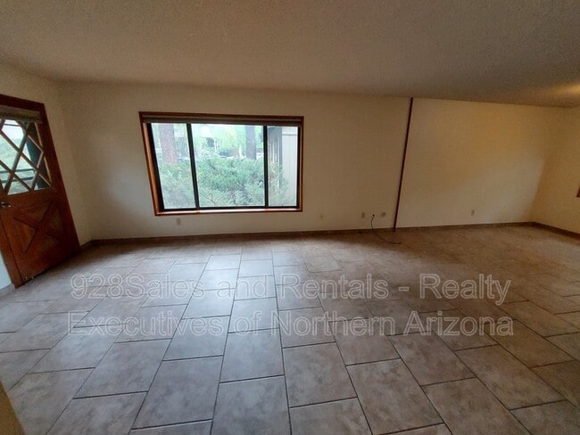 Photo - 823 W Birch Ave