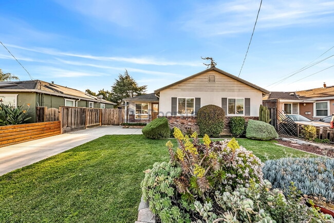 Photo - 2448 Pioneer Ave