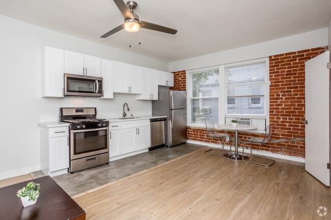 1BR, 1BA - 617 SF