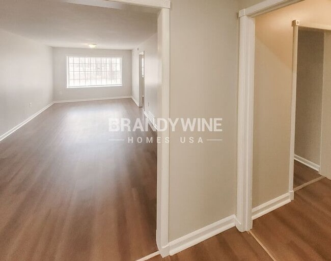 Photo - 1974 Lydgate Cove