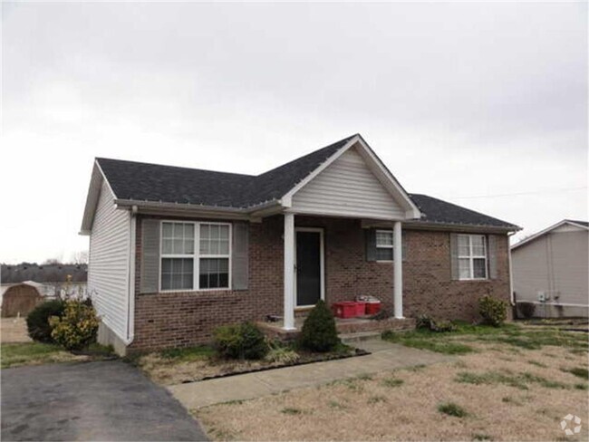 Building Photo - Three bedroom home in Plum Springs with fu...