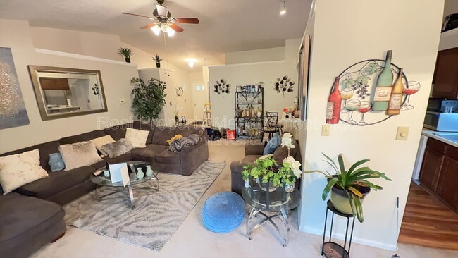 Photo - 467 Springmont Ct