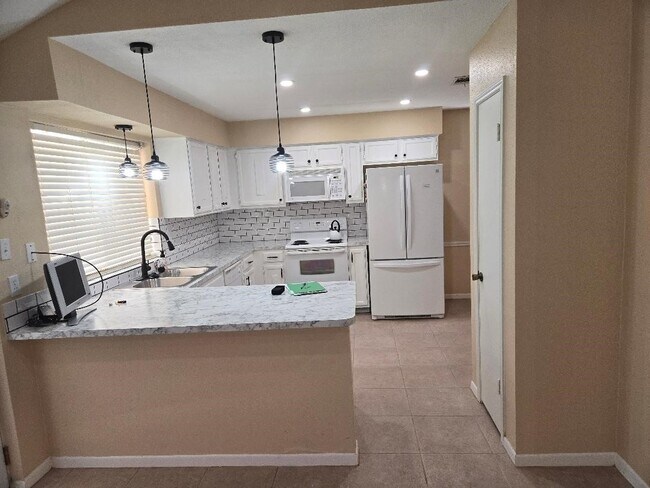 Photo - 7911 Southmeadow Dr