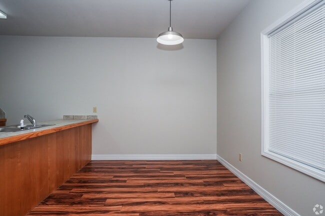 Photo - 424 Fieldstone Ln