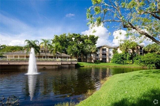 Building Photo - 9855 Westview Dr Unit 728 Rental