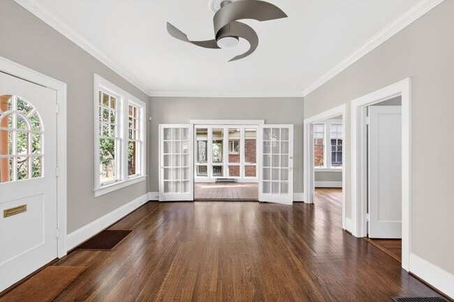 Photo - 719 Elkmont Dr NE