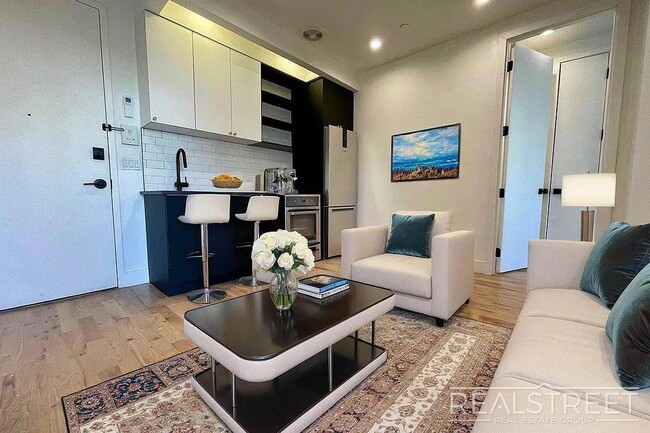 Photo - Bright & Renovated 2-Bedroom Apartment with Modern Amenities and Roof Access Unidad 2