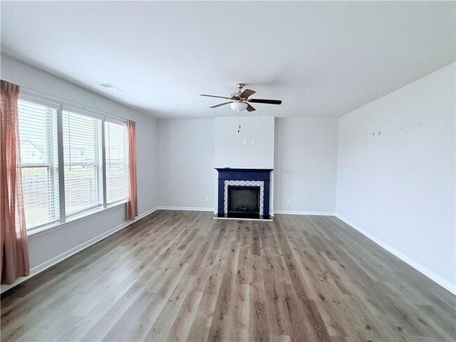 Photo - 409 McGinnis Cir