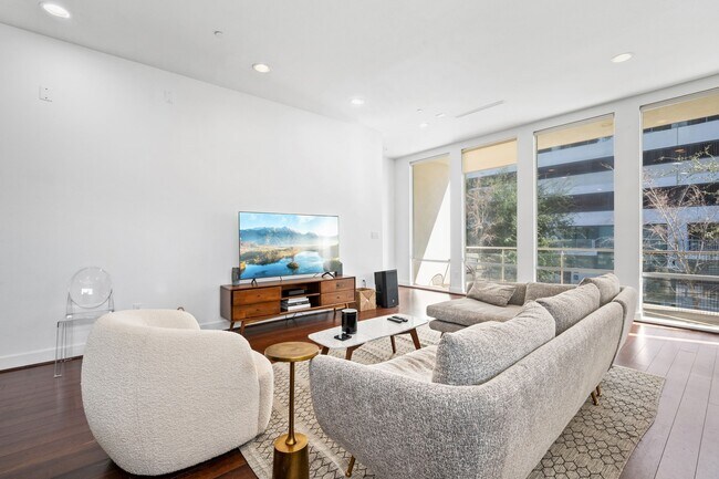 Photo - 3302 Lake St Unit 1