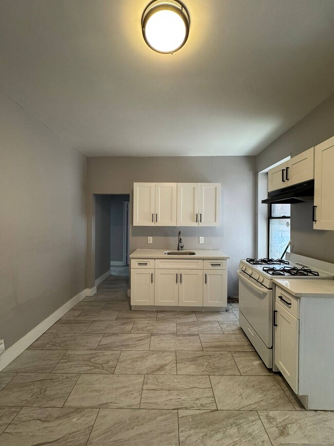 Building Photo - 6 Bergen Ave Unit 4 Rental