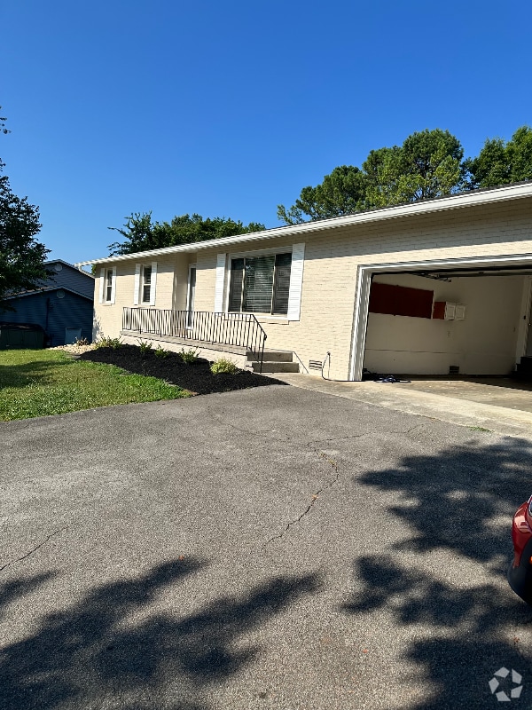 Building Photo - 1221 Southbreeze Cir Rental
