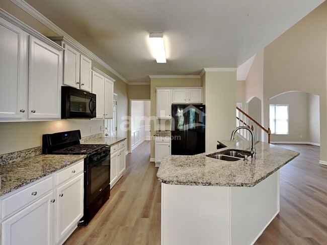 Photo - 513 Autumn Walk