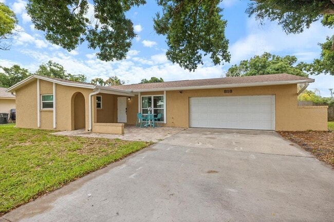 Photo - 818 Plum Tree Ln