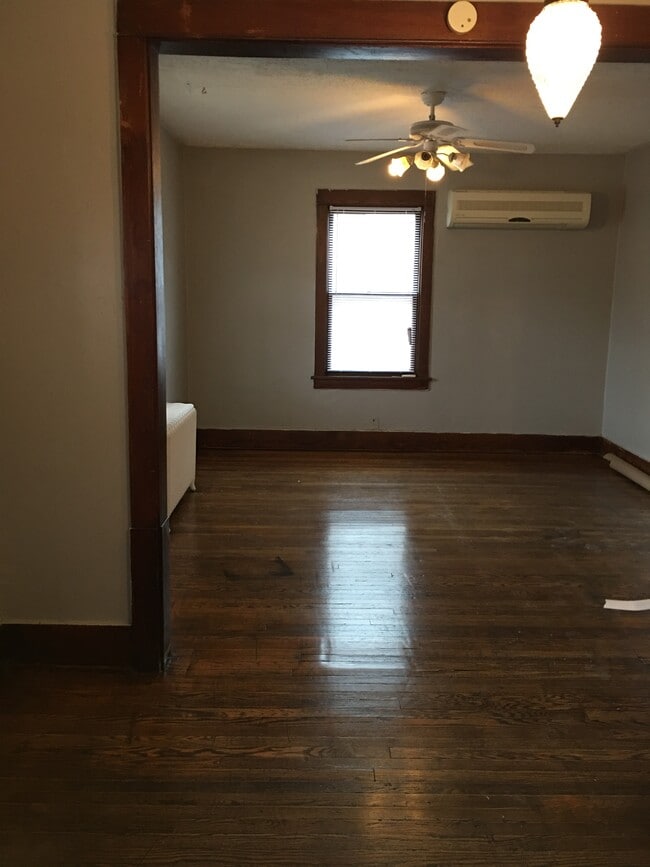 Photo - 122 N 35th St