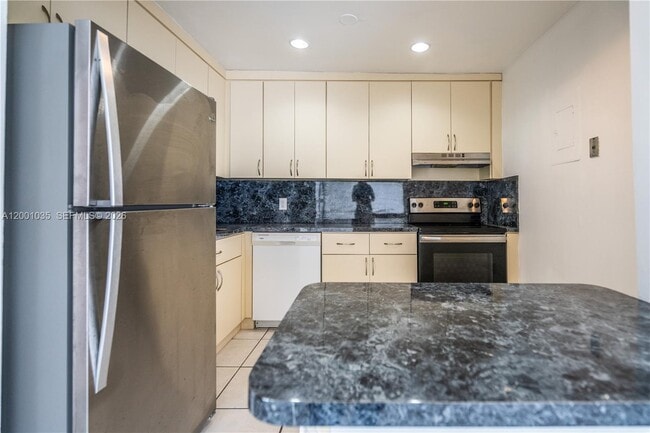 Photo - 7150 Indian Creek Dr Unit 506