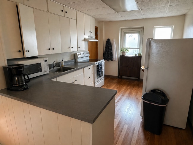 Photo - 218 E State St Unidad #3