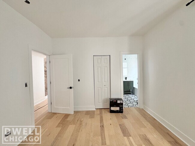 Photo - 725 W Waveland Ave Unit 6182e