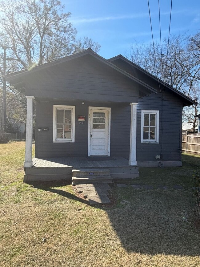 Building Photo - FOR RENT IN LAFAYETTE!