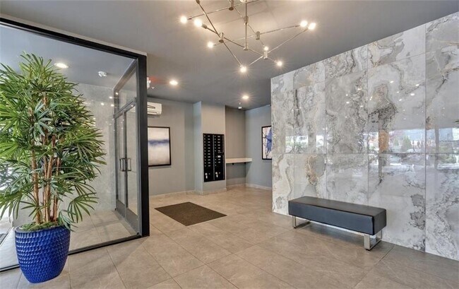 Photo - 6890 Peachtree Dunwoody Rd Unidad 104