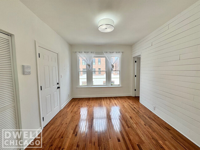 Photo - 952 N Winchester Ave Unit 3E