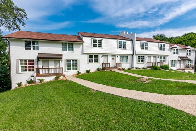 Building Photo - 400 Gallery Ln