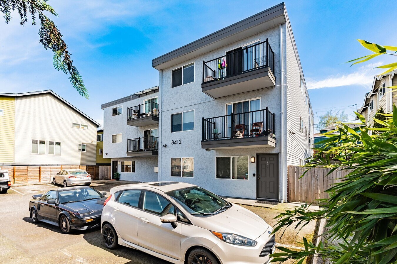 Photo - Del-View Apartments