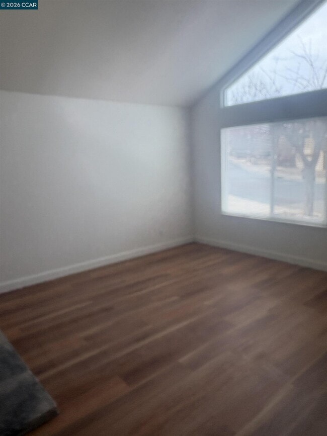 Photo - 1394 Sussex Way