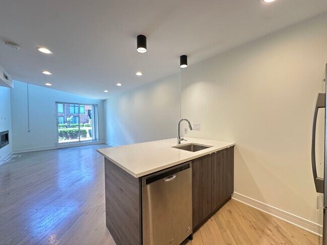 843 W Grace St Unit 201B