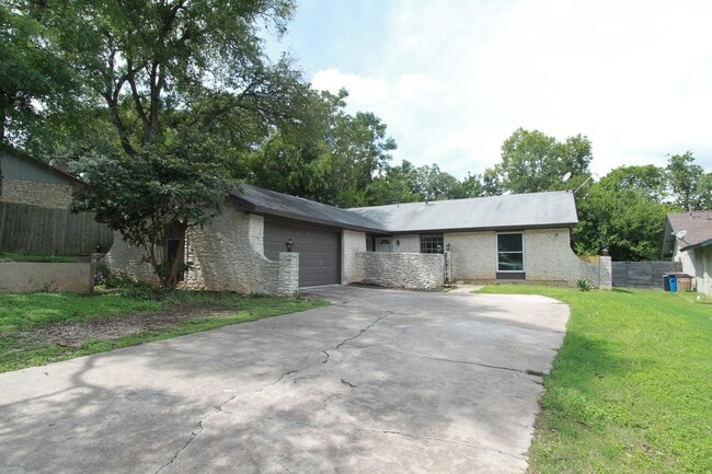 Building Photo - East Austin 4BR Gem on Cul-de-Sac w/ Spacious Lot & Updates