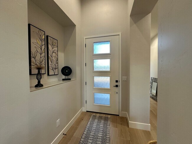 Photo - Furnished - Longterm - Brand new build - R...