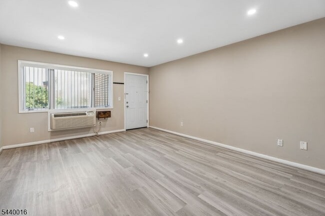 Photo - 112 Mill St Unit H