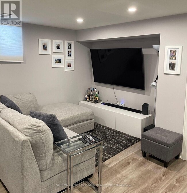 Photo - 79 Barrhead Crescent