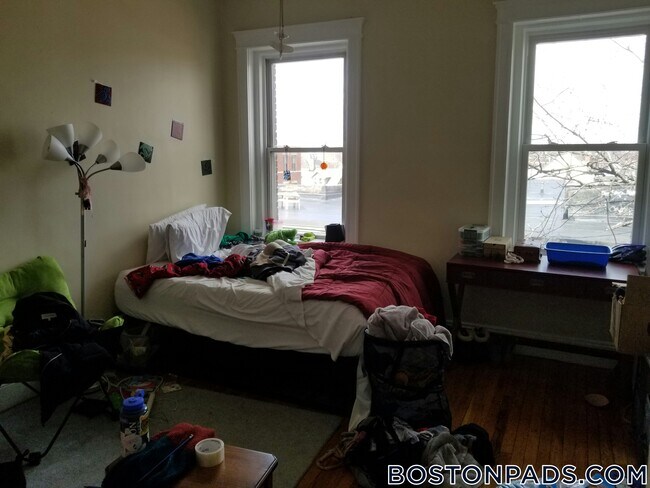 Building Photo - 1193 Commonwealth Ave Rental