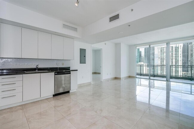 Photo - 92 SW 3rd St Unidad 2712
