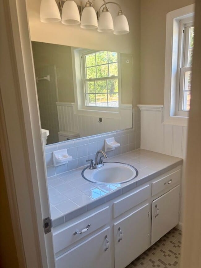Building Photo - Renovated Hammond Hills Gem