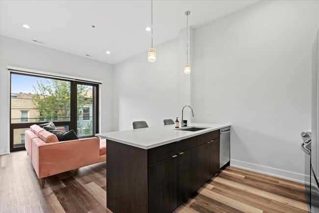 Photo - 2317 N Clark St Unit 410