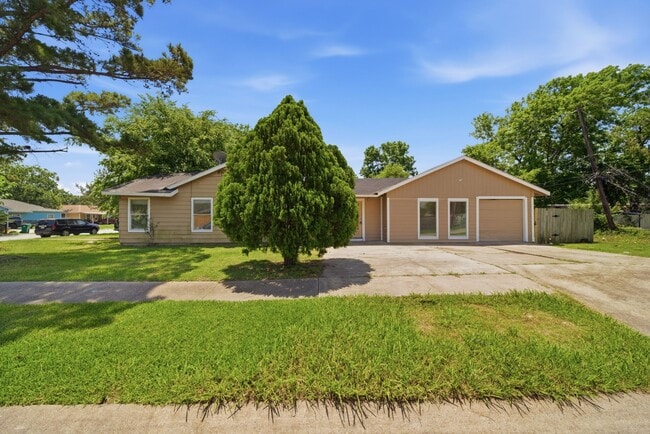 Photo - 1102 Johnson St