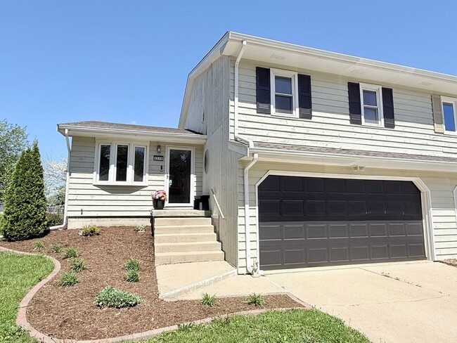 Building Photo - Updated 3-Bedroom Home with Fenced Yard & 2-Car Garage