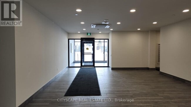 Photo - 181 Elmira Rd S Unité 302B