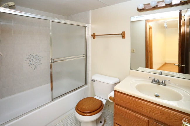 1 BR, 1 BA - 600 SF