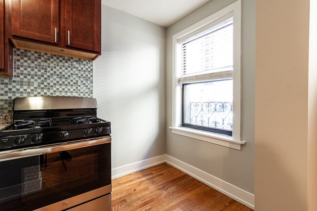 Photo - 435 W Roscoe St Unit 3A