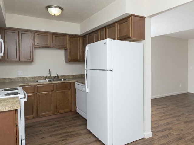 Kitchen - Renovated - Briarwood Village