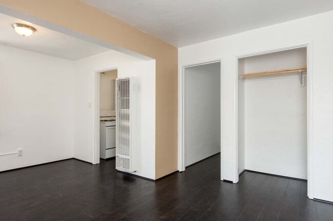 Vista del armario desde el espacio habitable - 455 Magnolia