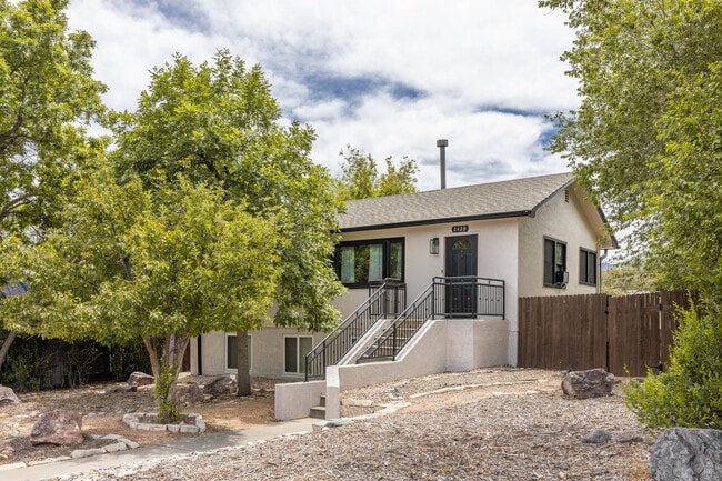 Building Photo - 2429 W Saint Vrain St Unit Duplex Main Upper Floor