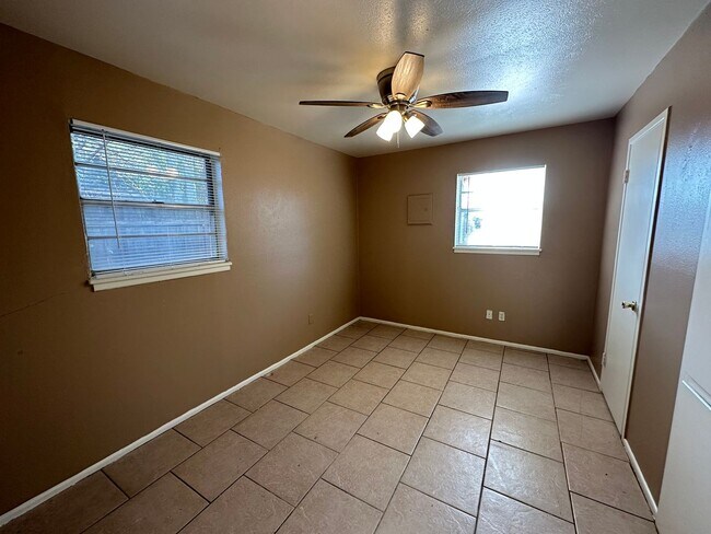 Photo - 5413 Temple Ave Unidad B