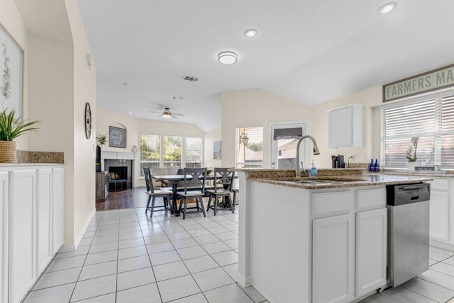 Photo - 1438 Royal Oaks Dr