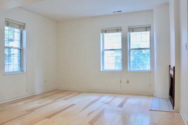 Photo - 2114 N St NW Unit 16