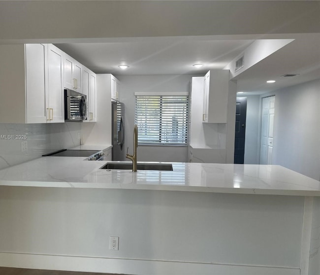 Photo - 16561 Blatt Blvd Unidad 107