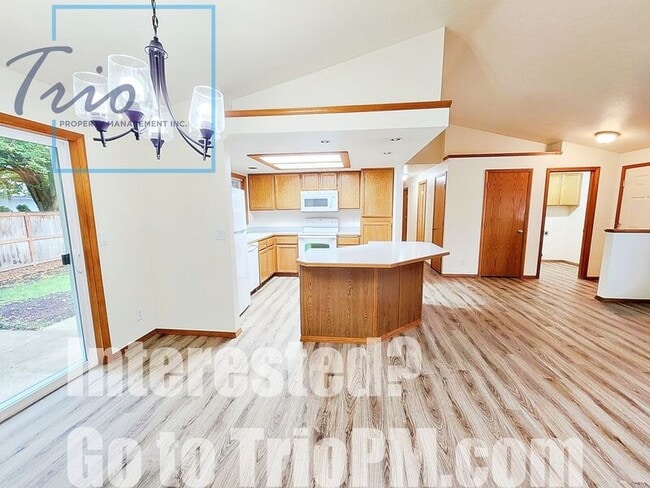 Photo - 3224 Downing St